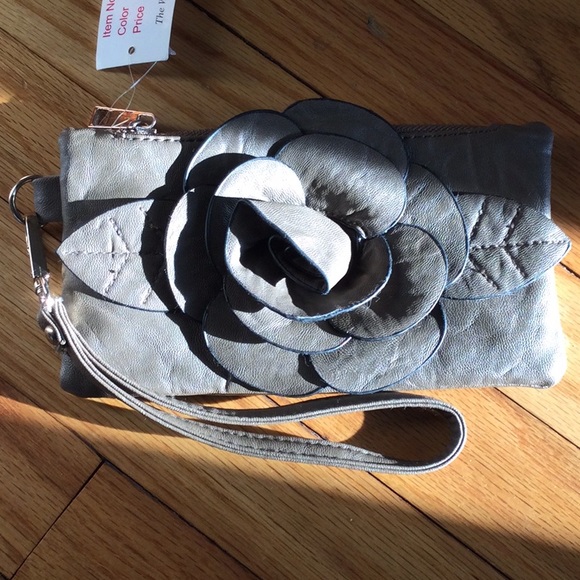 Small clutch purse.  Taupe with decoration. - Picture 2 of 6